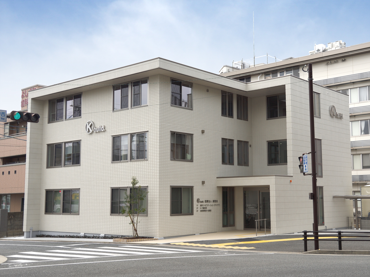 黒田整形外医院となり・K-ビルの 1階です
